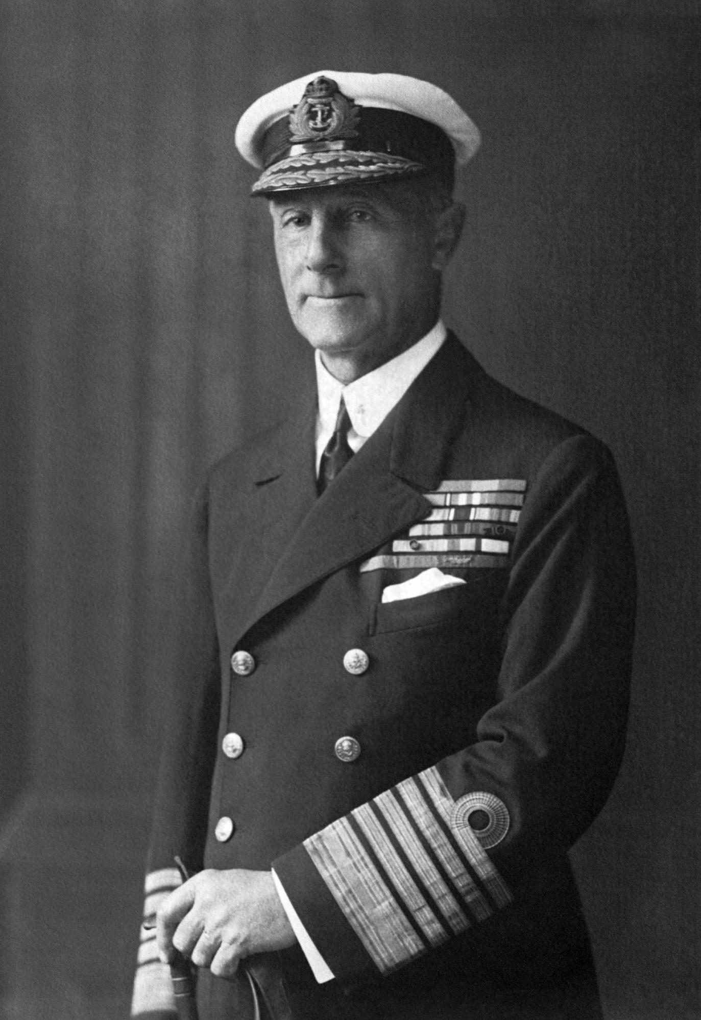 https://upload.wikimedia.org/wikipedia/commons/7/71/John_Jellicoe%2C_Admiral_of_the_Fleet.jpg