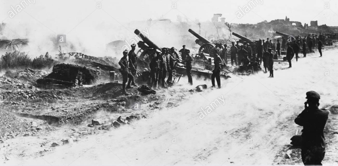 https://c8.alamy.com/comp/DR9M56/second-battle-of-the-somme-1918-DR9M56.jpg