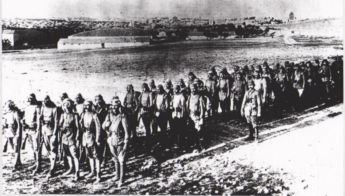 https://upload.wikimedia.org/wikipedia/commons/c/cc/Ottoman_soldiers_1917.jpeg