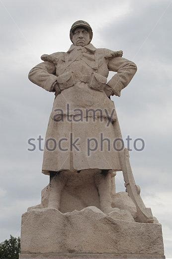 https://l7.alamy.com/zooms/773f8b451ce44f15bdbae395967f344f/close-up-of-statue-on-the-world-war-one-memorial-in-havrincourt-nord-cbjc9t.jpg