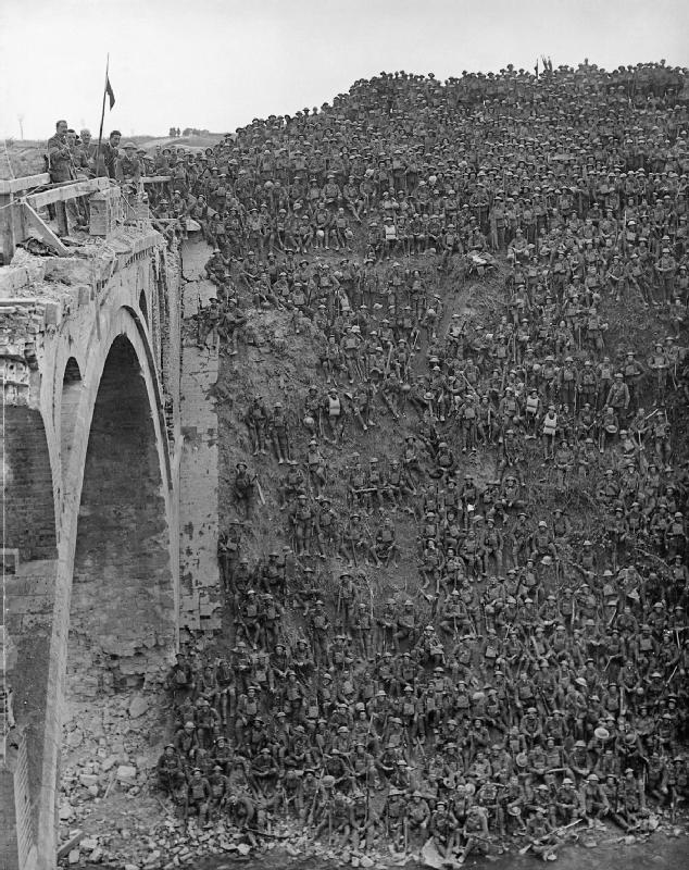 https://upload.wikimedia.org/wikipedia/commons/2/2e/Riqueval_Bridge_1918.jpg