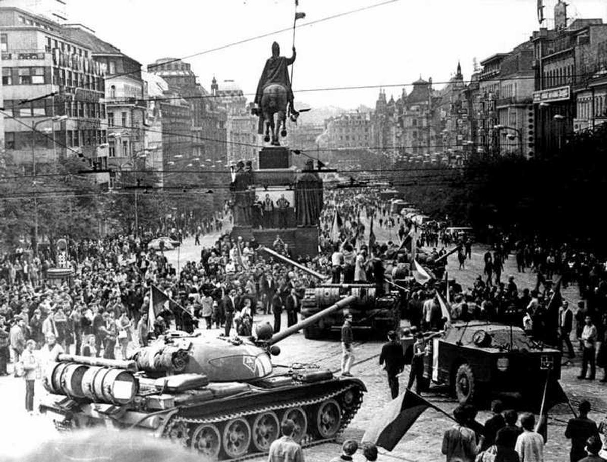 https://equuspress.files.wordpress.com/2014/11/2-wenceslas-square-1968.jpg?w=1200