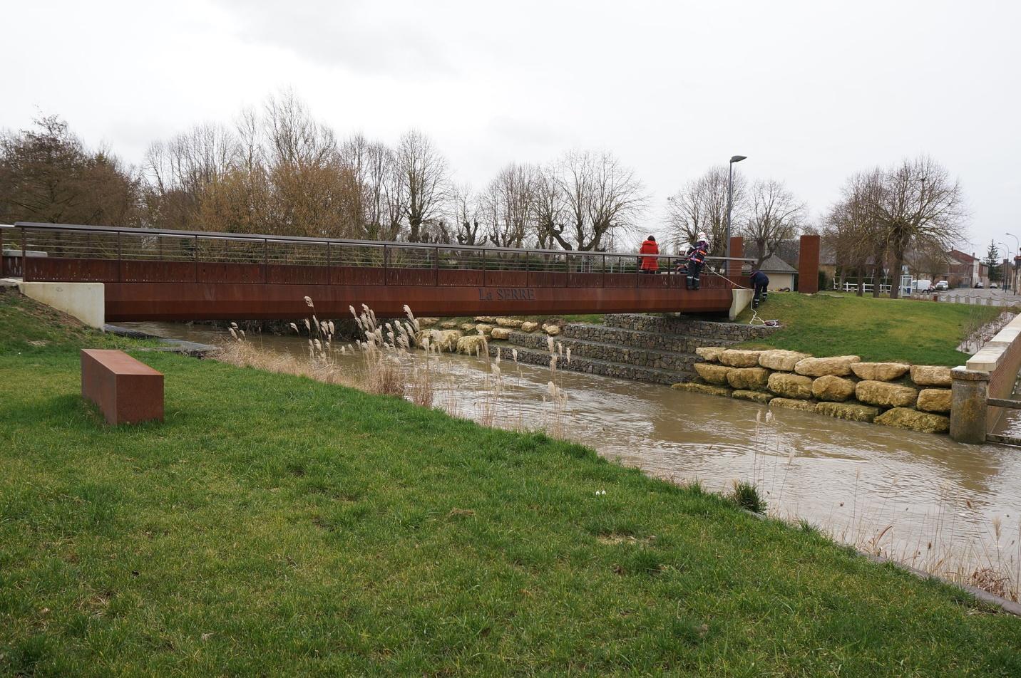 Pont sur la serre 07700.JPG