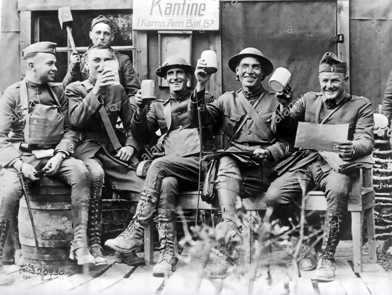 https://c8.alamy.com/comp/KJTK5N/first-world-war-armistice-november-1918-american-troops-in-france-KJTK5N.jpg